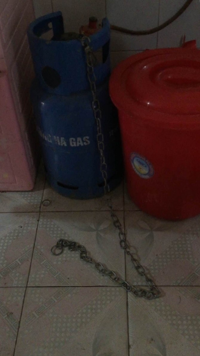 Bố ruột cùng mẹ kế bạo hành con trai 9 tuổi phải nhập viện tâm thần? - Ảnh 2 Bố ruột cùng mẹ kế bạo hành con trai 9 tuổi phải nhập viện tâm thần? - Ảnh 2