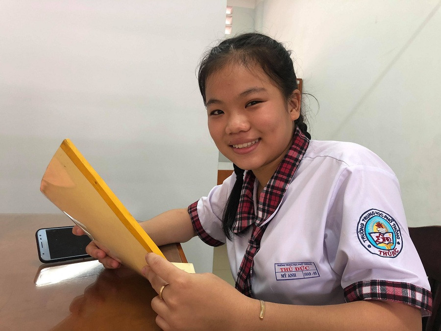 Nữ sinh lớp 10A9 Trường THPT Thủ Đức chia sẻ về tấm huy chương Đồng đồng đội tại cuộc thi võ thuật thế giới.