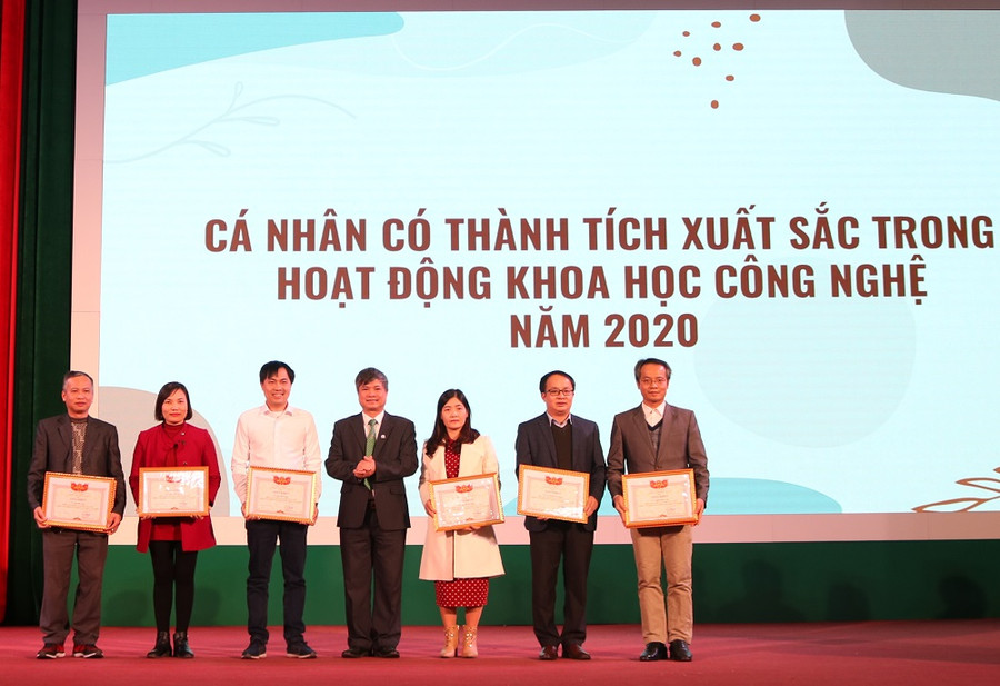 Vừa có sản phẩm khoa học được đăng ký sở hữu trí tuệ, thương mại hóa Vừa có sản phẩm khoa học được đăng ký sở hữu trí tuệ, thương mại hóa