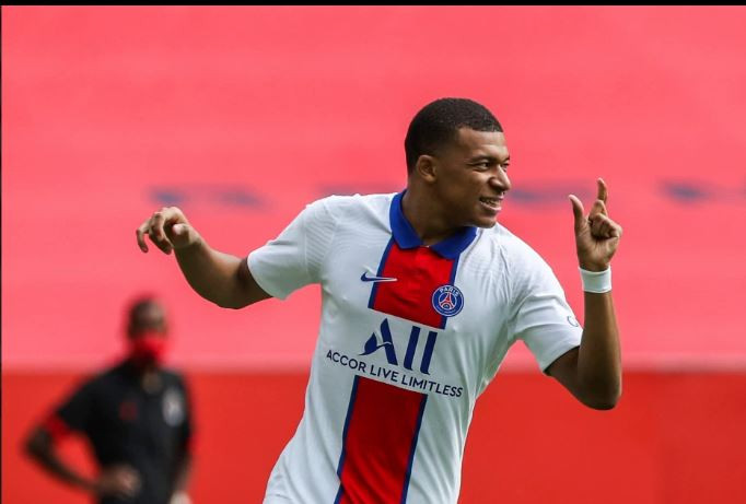 Ngôi sao Kylian Mbappe ăn mừng bàn thắng vào lưới của đối thủ Nice. Ngôi sao Kylian Mbappe ăn mừng bàn thắng vào lưới của đối thủ Nice.
