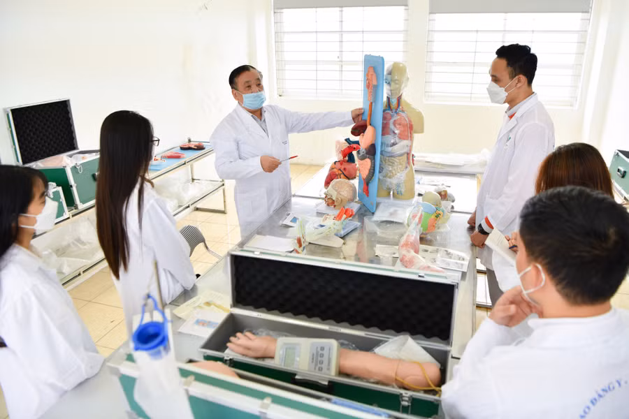 Giờ thực hành tại Trường Đại học Trưng Vương. Ảnh: NTCC