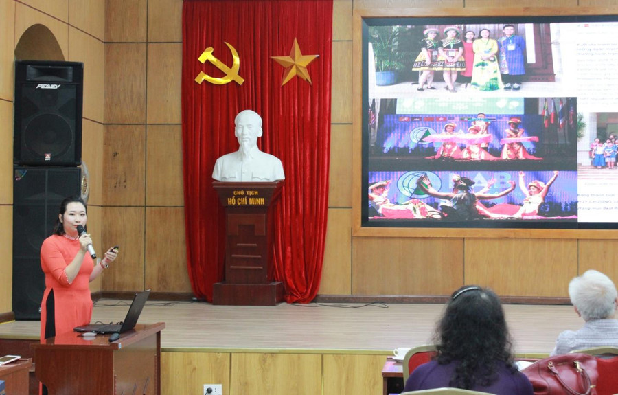 Cô giáo Vũ Bích Phương, trường THCS Dịch Vọng, quận Cầu Giấy.