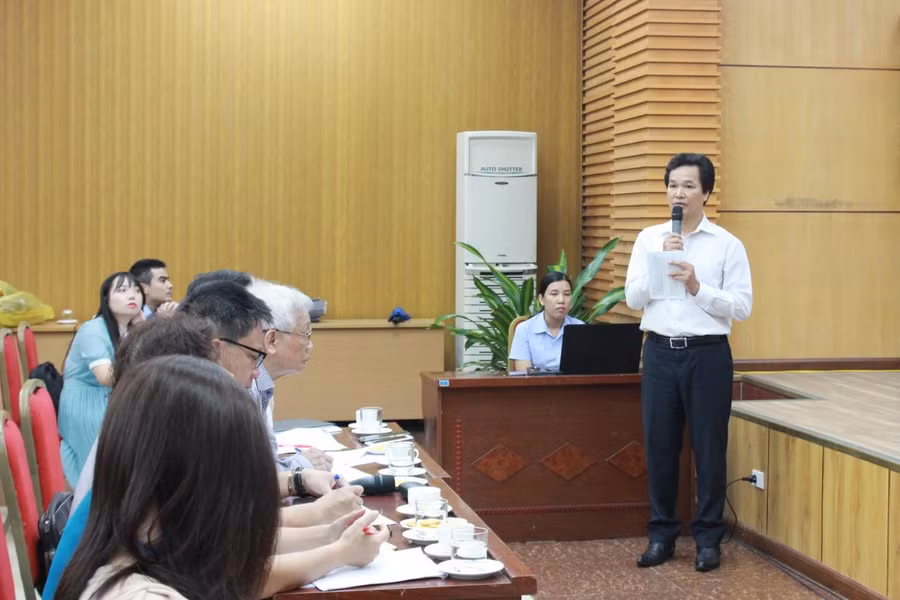 Thầy giáo Phạm Văn Hoan, trường PTCS Xã Đàn.