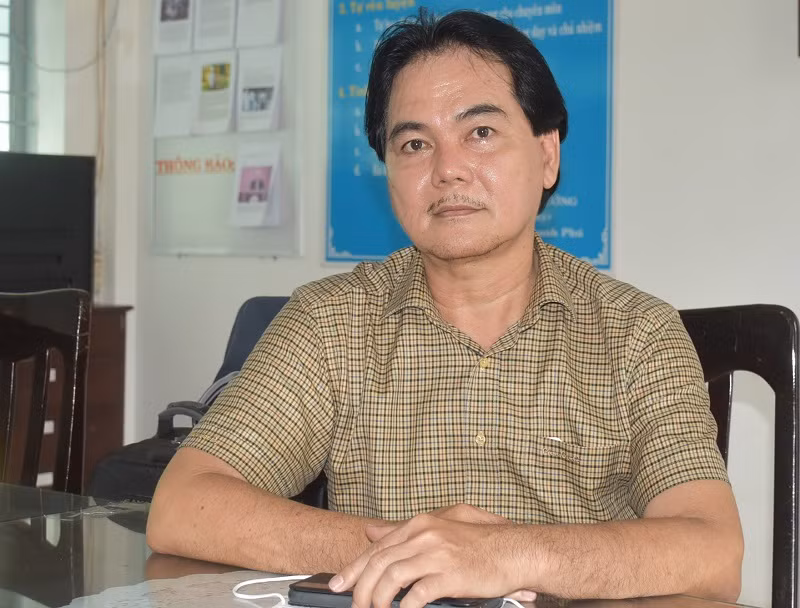 Thầy Huỳnh Thanh Phú – Hiệu trưởng Trường THPT Nguyễn Du (Quận 10, TPHCM).