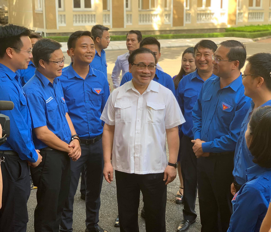 Tuổi trẻ Thủ đô đối thoại với Bí thư Thành ủy - Hoàng Trung Hải. Tuổi trẻ Thủ đô đối thoại với Bí thư Thành ủy - Hoàng Trung Hải.