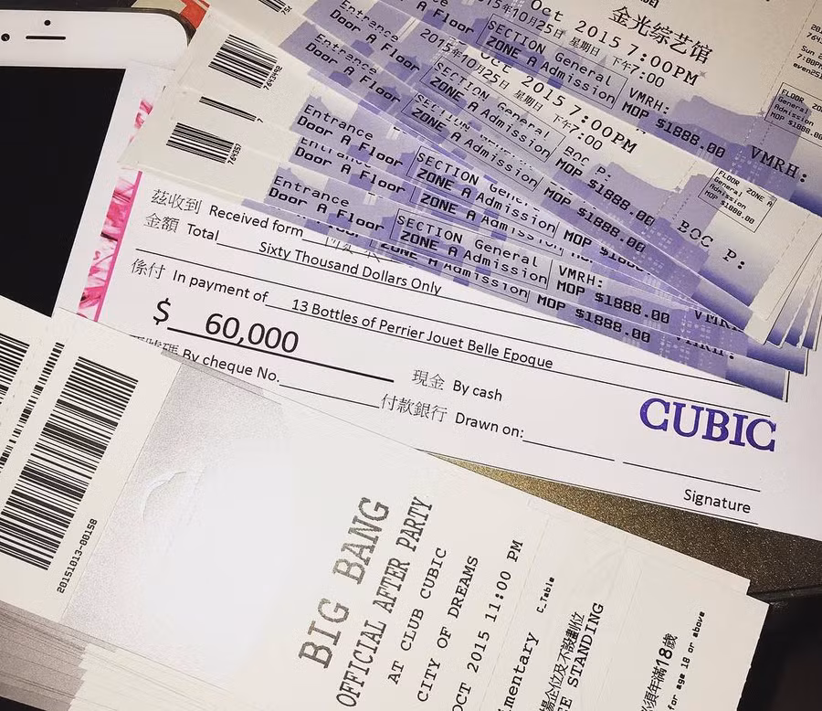 Cô cũng không ngần ngại chi 60.000 USD Hong Kong cho 13 chai Perrier Jouet Belle Epoque trong một bữa tiệc tại Macau - nơi cô được gặp gỡ nhóm nhạc thần tượng Big Bang.