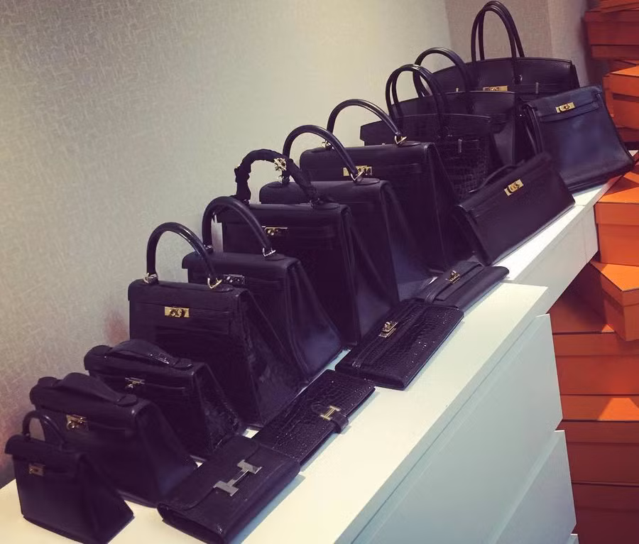 Bộ sưu tập gồm 17 chiếc túi hiệu Hermes của Xiaooyii - tài khoản hiện có gần 14.000 người theo dõi.