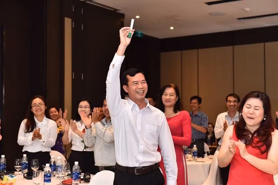 Các học viên sôi nổi tham gia các hoạt động nhóm