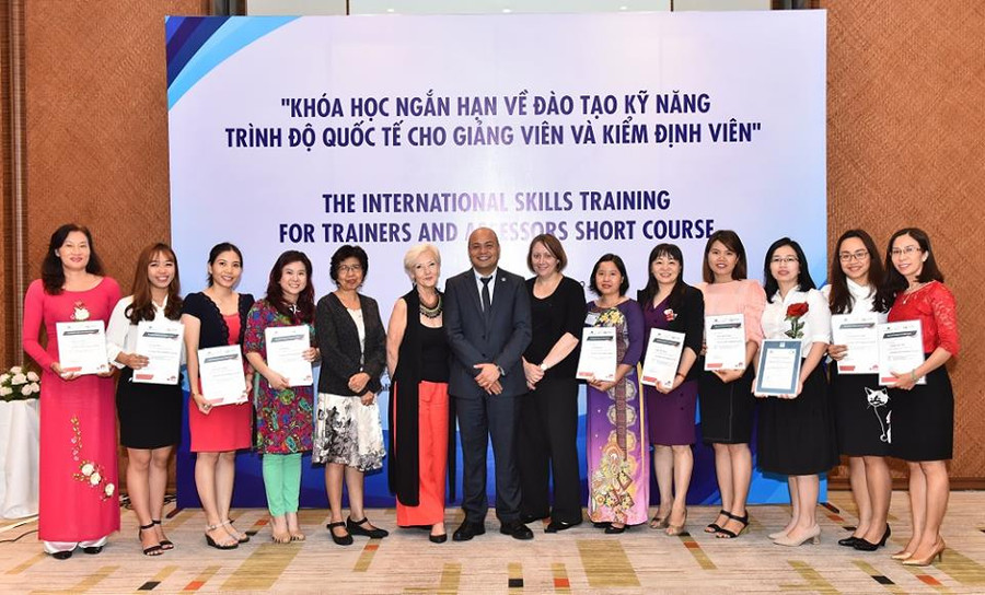 Là một phần trong chương trình hỗ trợ của Chính phủ Úc về giáo dục và đào tạo nghề logistics, khóa học này giúp nâng cao chất lượng và tăng cường giáo dục nghề nghiệp đáp ứng nhu cầu của thị trường lao động thông qua thúc đẩy sự tham gia của doanh nghiệp trong hoạt động giáo dục nghề nghiệp. Là một phần trong chương trình hỗ trợ của Chính phủ Úc về giáo dục và đào tạo nghề logistics, khóa học này giúp nâng cao chất lượng và tăng cường giáo dục nghề nghiệp đáp ứng nhu cầu của thị trường lao động thông qua thúc đẩy sự tham gia của doanh nghiệp trong hoạt động giáo dục nghề nghiệp.