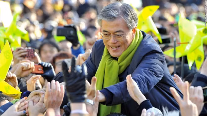 Người dân rất yêu thích các chiến dịch vận động tranh cử: Trên những đường phố nhộn nhịp của Jeju và Busan, bạn có thể bắt gặp những nhóm người vận động tranh cử cầm biển và phát tờ rơi. Các xe gắn loa phát thông điệp tranh cử qua lại trên phố. Thậm chí các ứng viên còn tới tận quán ăn, trò chuyện với các du khách bằng tiếng Anh. 