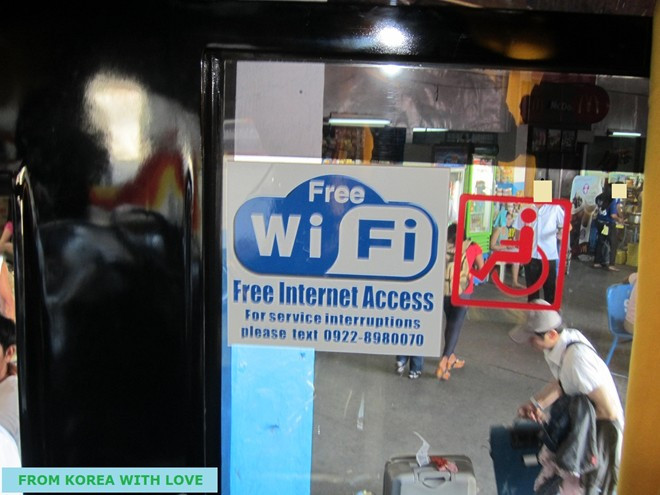 Wi-Fi miễn phí có ở khắp nơi: Nếu bạn tới các thành phố lớn của Hàn Quốc, bạn sẽ chẳng cần tốn tiền cho 3G. Hầu như chỗ nào cũng có Wi-Fi miễn phí. Các nhà hàng, siêu thị, thậm chí cả taxi cũng có Wi-Fi. Wifi miễn phí có ở khắp nơi: Nếu bạn tới các thành phố lớn của Hàn Quốc, bạn sẽ chẳng cần tốn tiền cho 3G. Hầu như chỗ nào cũng có Wifi miễn phí. Các nhà hàng, siêu thị, thậm chí cả taxi cũng có Wifi.