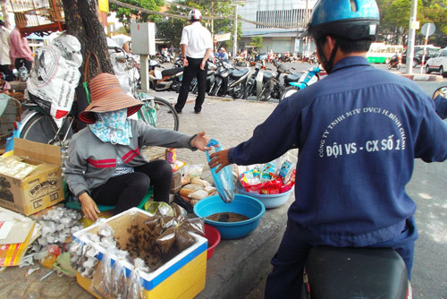 Lạ lùng chợ côn trùng chỉ rộng... 30m2 ảnh 7 Lạ lùng chợ côn trùng chỉ rộng... 30m2 ảnh 7