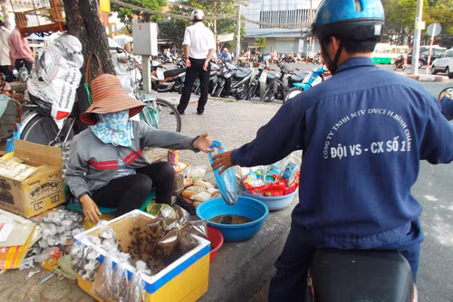 Lạ lùng chợ côn trùng chỉ rộng... 30m2 ảnh 7