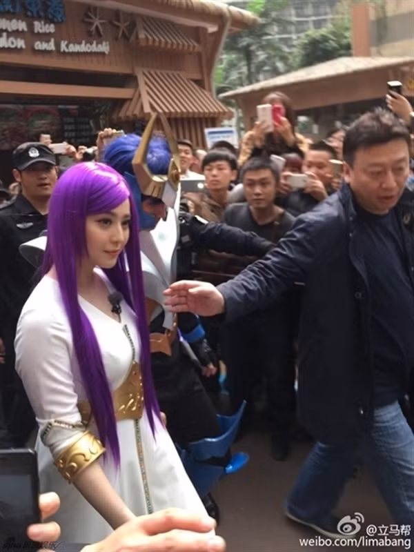 Phạm Băng Băng mang phong cách cá tính tới Paris