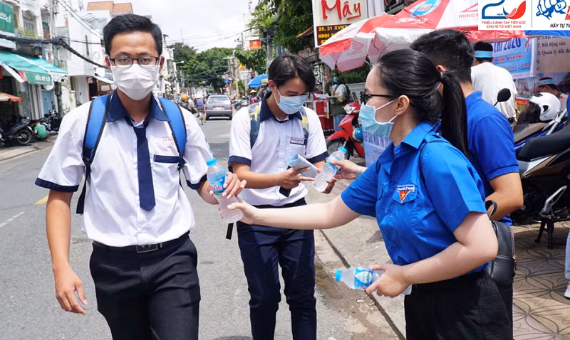 Lực lượng thanh niên tình nguyện tham gia tiếp sức mùa thi năm 2021.