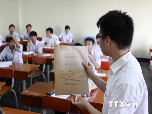 Thí sinh dự thi tốt nghiệp trung học phổ thông năm 2013. (Ảnh: TTXVN)