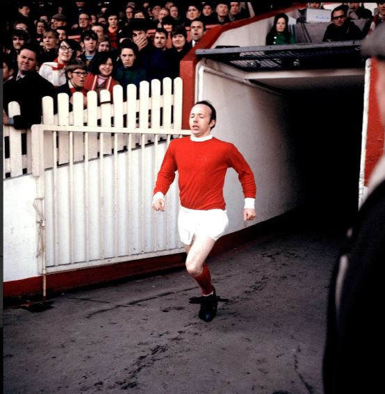 Nobby Stiles đã có 311 lần ra sân trong màu áo Man Utd. Nobby Stiles đã có 311 lần ra sân trong màu áo Man Utd.