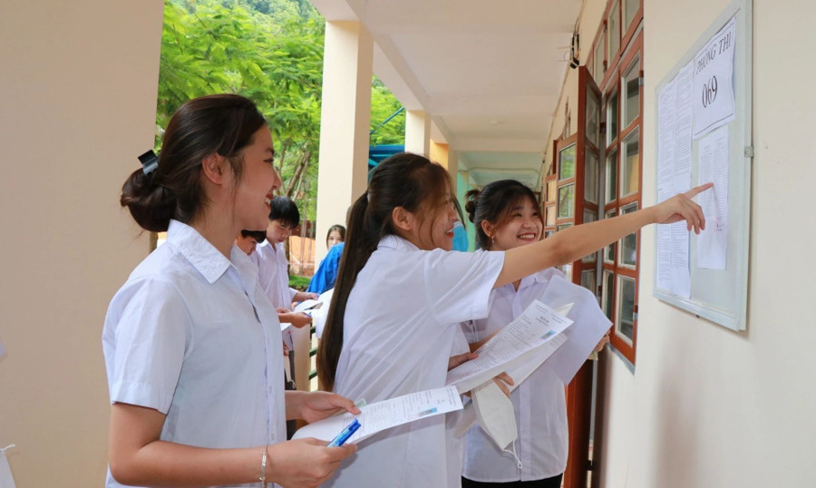 Học sinh Hà Nội đang gấp rút ôn luyện cho Kỳ thi tốt nghiệp THPT 2023. Ảnh: INT