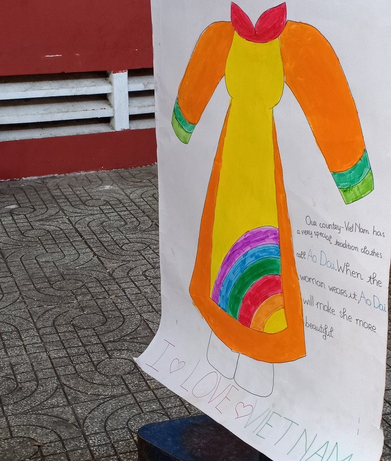 Một thiết kế áo dài của học sinh