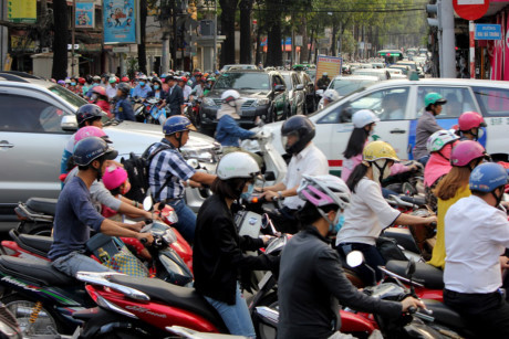 Xe cộ xếp hàng dài đường Điện Biên Phủ giờ tan tầm - Ảnh 6 Xe co xep hang dai duong Dien Bien Phu gio tan tam - Anh 6