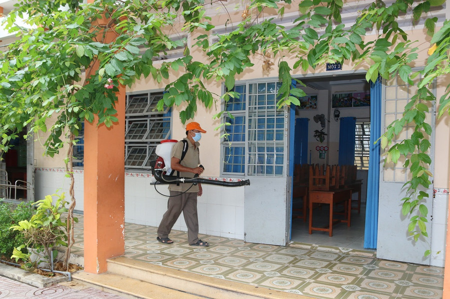 Khử trùng trường học trên địa bàn tỉnh Tiền Giang.