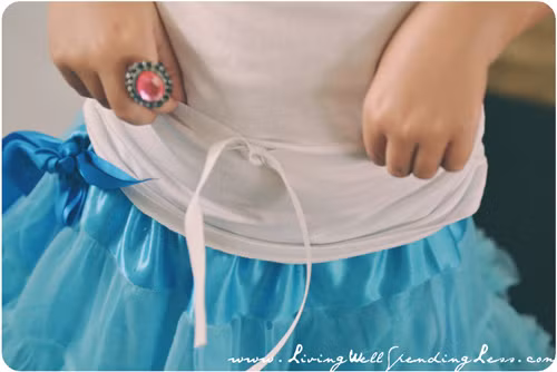 Làm váy công chúa cho con gái chỉ bằng... màn tuyn - 4