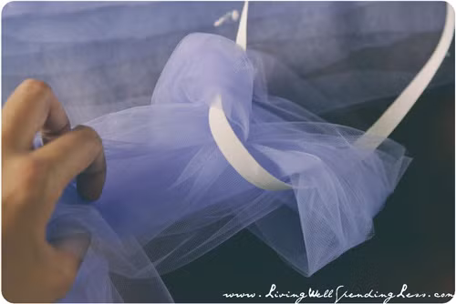 Làm váy công chúa cho con gái chỉ bằng... màn tuyn - 5