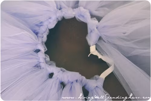 Làm váy công chúa cho con gái chỉ bằng... màn tuyn - 7