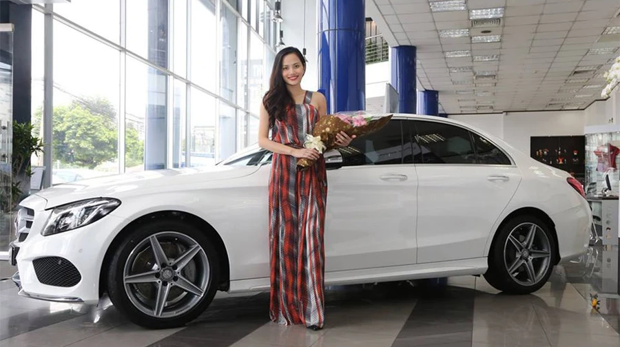Hoa hậu Đông Nam Á Diệu Linh tậu Mercedes C250 AMG
