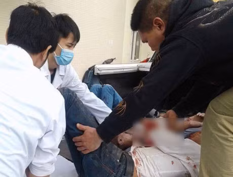 Hanh khach song sot ke phut xe gap nan khi di le chua o Quang Ninh - Anh 3