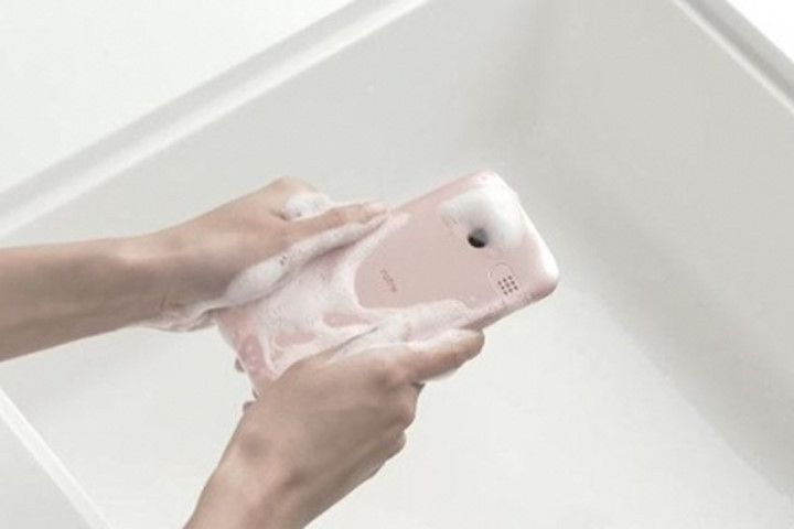 Điện thoại di động rửa được bằng nước và xà phòng