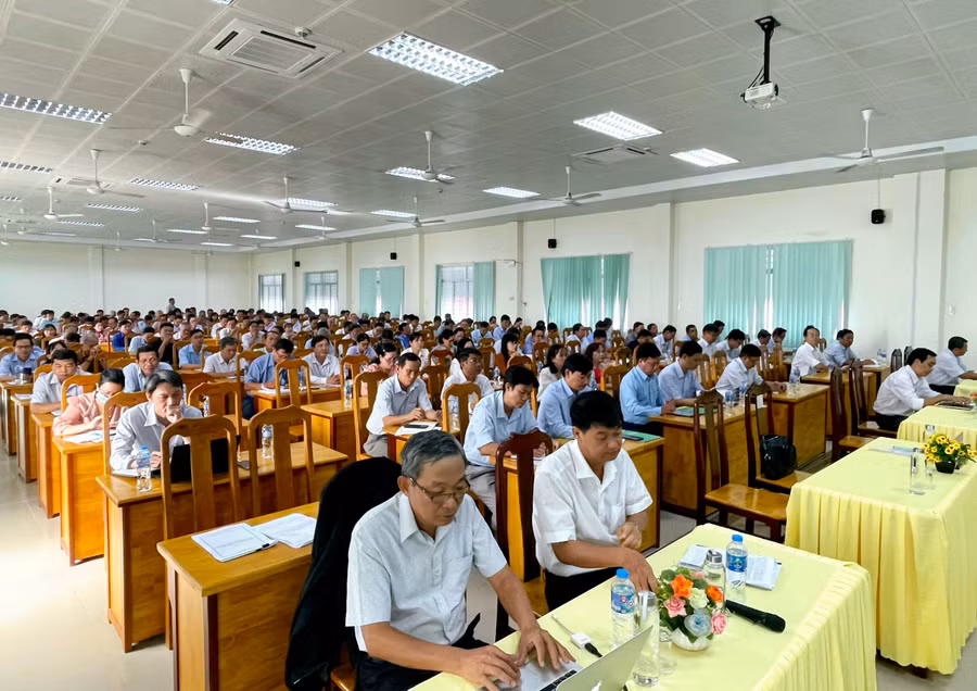 Đại biểu tham dự Hội nghị.