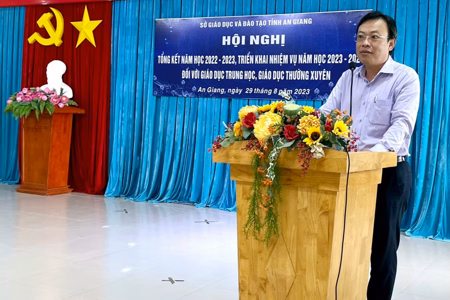 Ông Trần Tuấn Khanh - Phó Giám đốc Sở GD&amp;ĐT An Giang phát biểu tại Hội nghị.