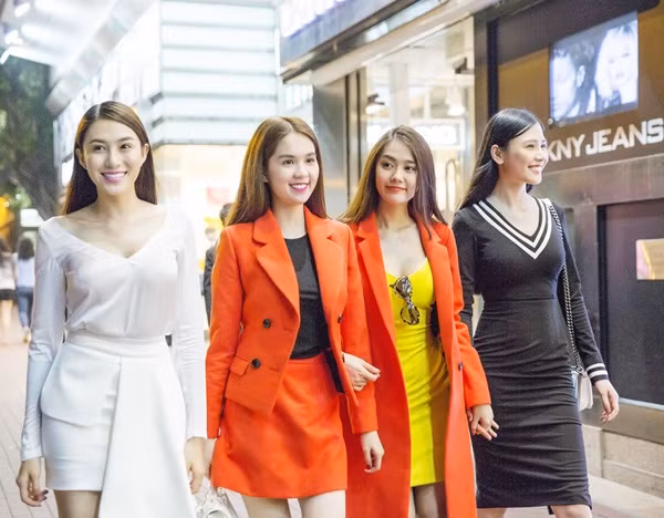 “Hút mắt” với phong cách thời trang sân bay của Ngọc Trinh ảnh 7