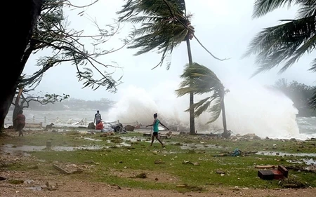 Siêu bão mạnh hơn 300km/h san phẳng quốc đảo Vanuatu