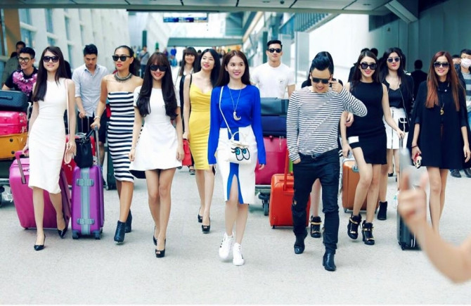 “Hút mắt” với phong cách thời trang sân bay của Ngọc Trinh ảnh 1