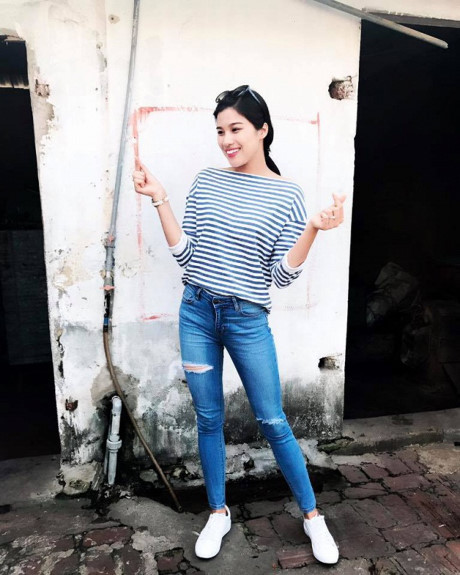 Gu thời trang từ giản dị đến quyến rũ kinh ngạc của Á hậu 3 Miss Eco Nguyễn Thị Thành - Ảnh 4 Gu thoi trang tu gian di den quyen ru kinh ngac cua A hau 3 Miss Eco Nguyen Thi Thanh - Anh 4