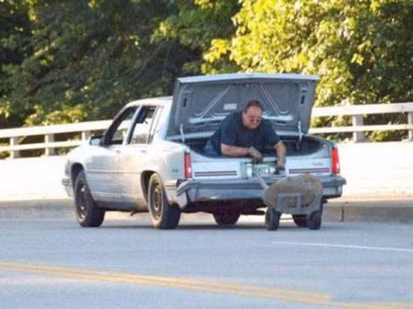 Nhung hanh dong nguy hiem va ngoc nghech nhat the gioi - Anh 14