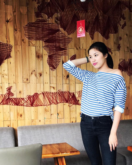 Gu thời trang từ giản dị đến quyến rũ kinh ngạc của Á hậu 3 Miss Eco Nguyễn Thị Thành - Ảnh 3 Gu thoi trang tu gian di den quyen ru kinh ngac cua A hau 3 Miss Eco Nguyen Thi Thanh - Anh 3