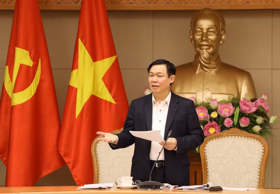 Phó Thủ tướng Vương Đình Huệ đánh giá việc cải cách chính sách tiền lương không chỉ đơn thuần là điều chỉnh tiền lương tối thiểu. - Ảnh: VGP/Thành Chung