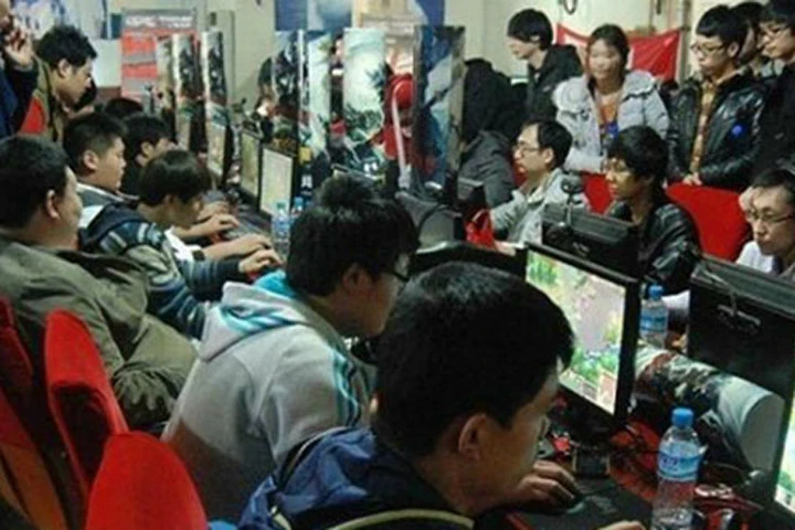 Trở thành chủ bang hội, quản lý cả trăm hoặc ngàn người, được chơi game cả ngày và mỗi năm nhận lương khoảng 100.000 nhân dân tệ