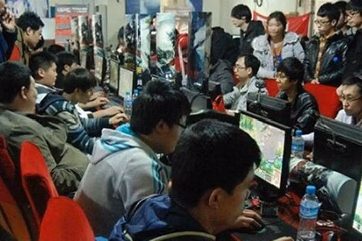 Trở thành chủ bang hội, quản lý cả trăm hoặc ngàn người, được chơi game cả ngày và mỗi năm nhận lương khoảng 100.000 nhân dân tệ