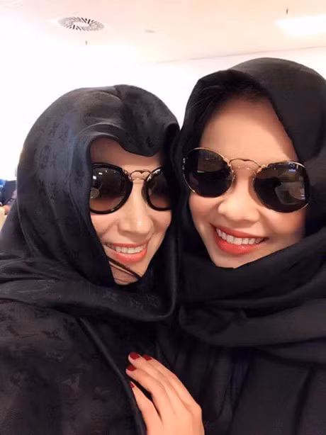 Giang Hong Ngoc quan quyt me o san bay truoc gio di luu dien - Anh 8