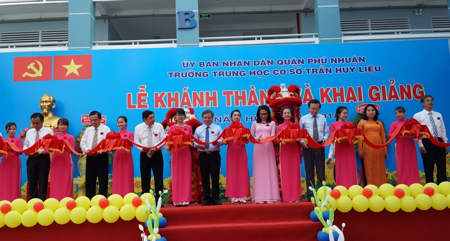 TPHCM: Khai giảng cùng niềm vui trường mới 