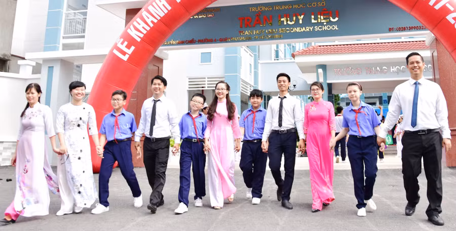 Niềm vui của thầy trò nhà trường