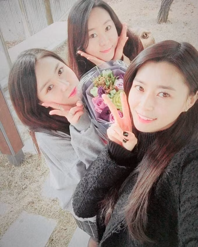 Những chị em gái xinh đến ngỡ ngàng của các thần tượng K-pop ảnh 9