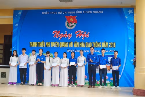 Ngày hội thanh thiếu nhi Tuyên Quang với văn hóa giao thông ảnh 2