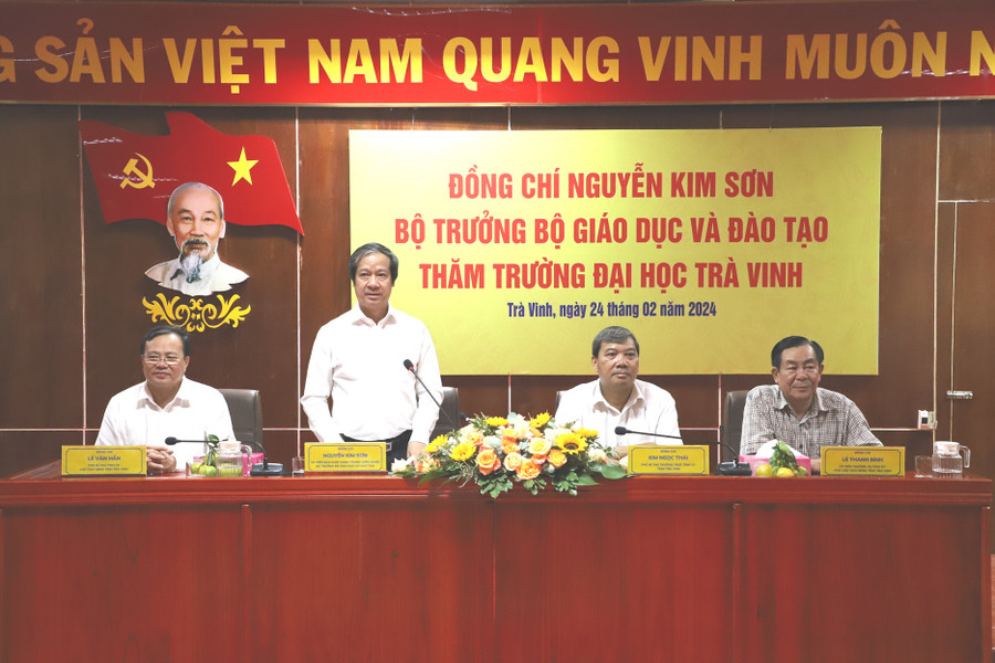 Bộ trưởng Nguyễn Kim Sơn phát biểu tại buổi làm việc với Trường ĐH Trà Vinh. Bộ trưởng Nguyễn Kim Sơn phát biểu tại buổi làm việc với Trường ĐH Trà Vinh.