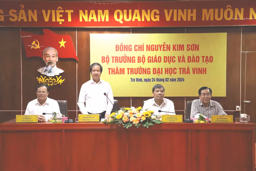 Bộ trưởng Nguyễn Kim Sơn phát biểu tại buổi làm việc với Trường ĐH Trà Vinh.