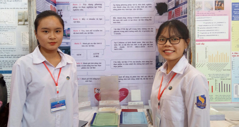 Đinh Thùy Linh và Vũ Thu Hằng. Ảnh: Thanh Tuấn.